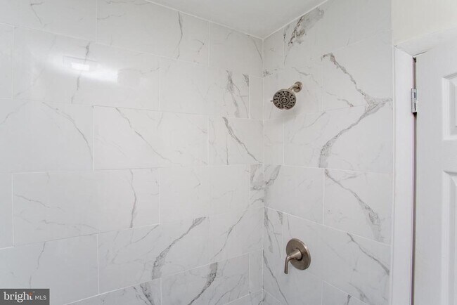 Building Photo - 857 Street Rd