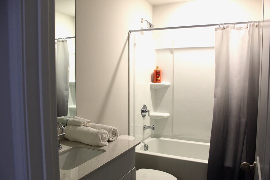 Building Photo - 1145 Harland St