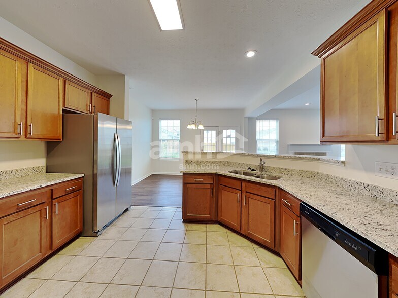 Building Photo - 19327 Fox Chase Dr