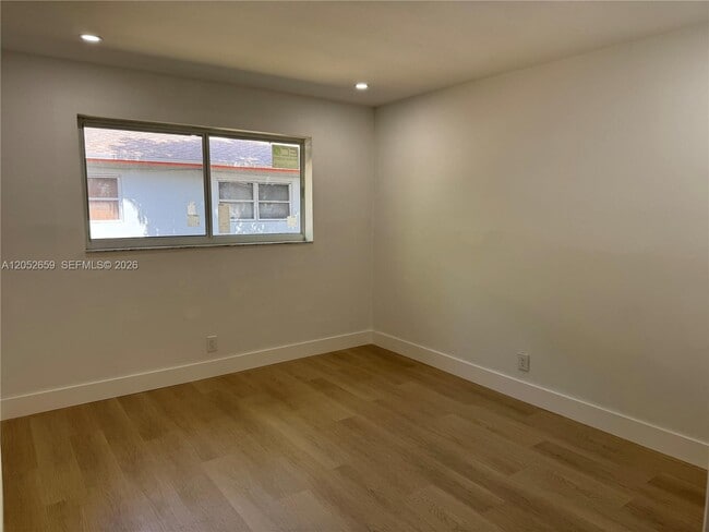 Building Photo - 890 SW 28th St