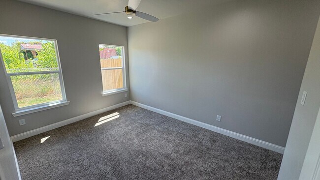 Building Photo - 3205 Bourland St