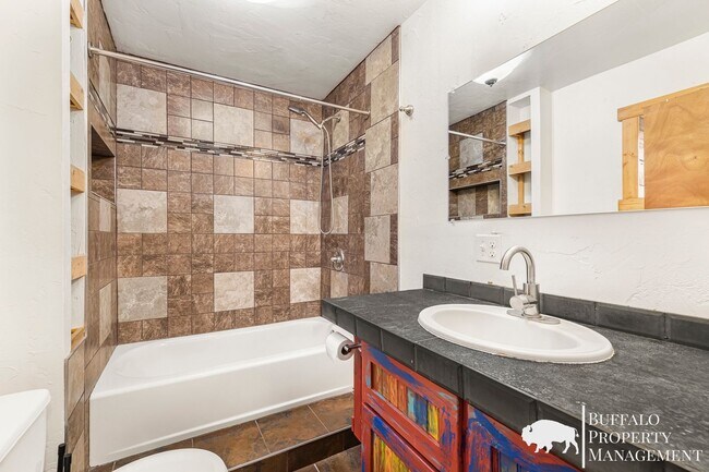 Building Photo - Charming Parker Home for Rent – Rustic Character Meets Modern Comfort!