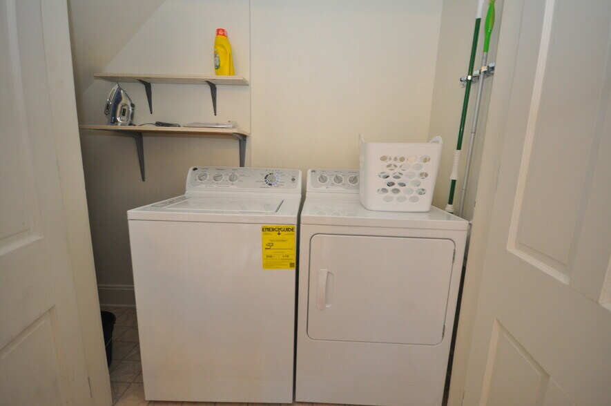 Building Photo - 57 Park St