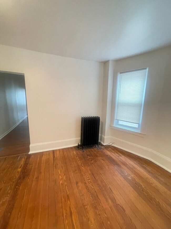 Building Photo - 204 S Ann St