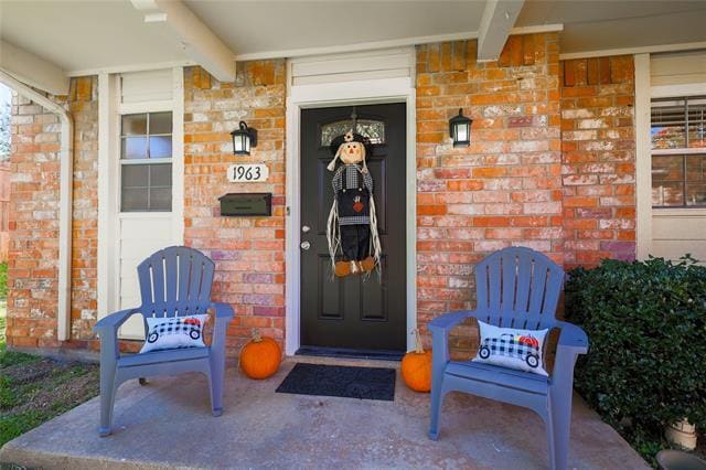 Primary Photo - 1963 Shorewood Dr