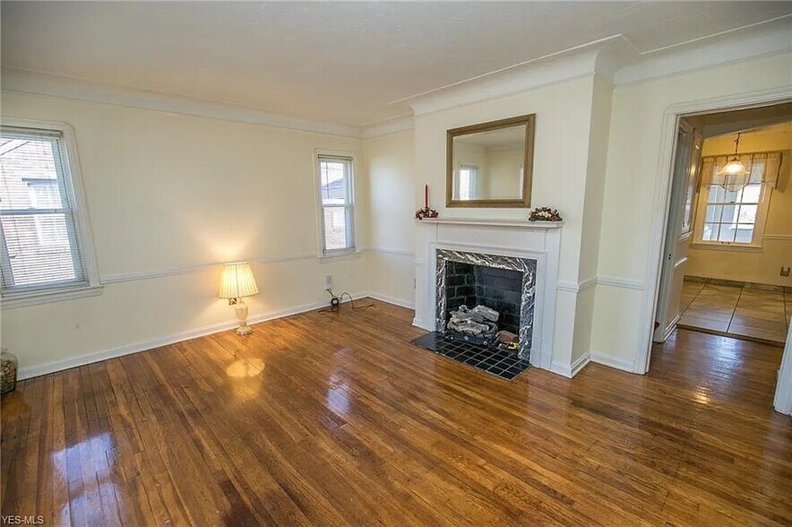Building Photo - 3125 W 140th St