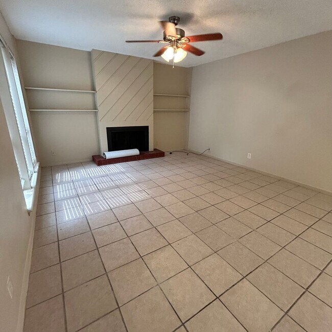 Building Photo - 7206 Creekside Dr