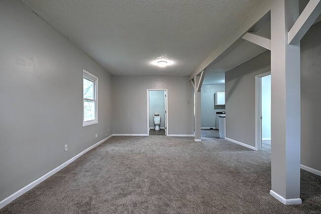 Building Photo - 635 S McKee St