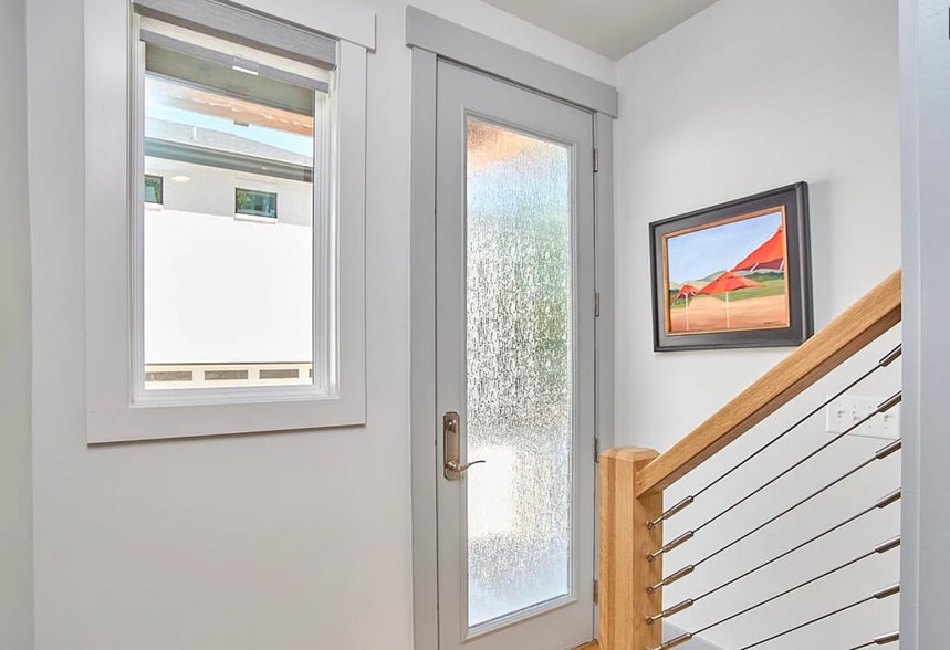 Private Entrance - 631 Linfield Dr
