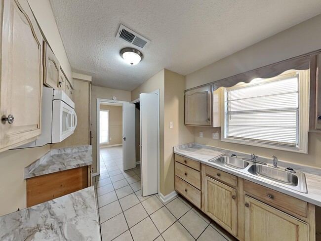 Building Photo - 5010 Penwood Cove