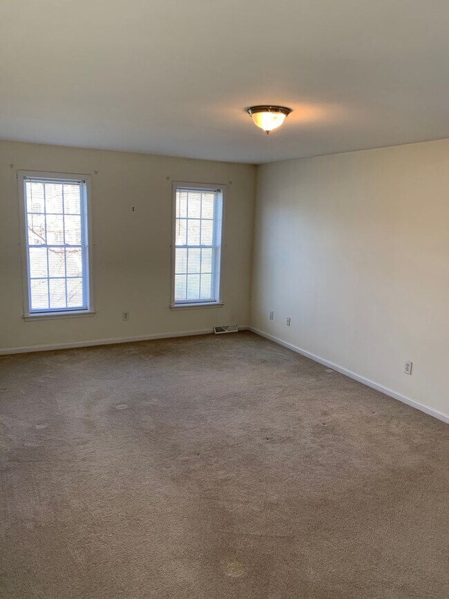 Building Photo - Beautiful Single Family For Rent NOW! Must...
