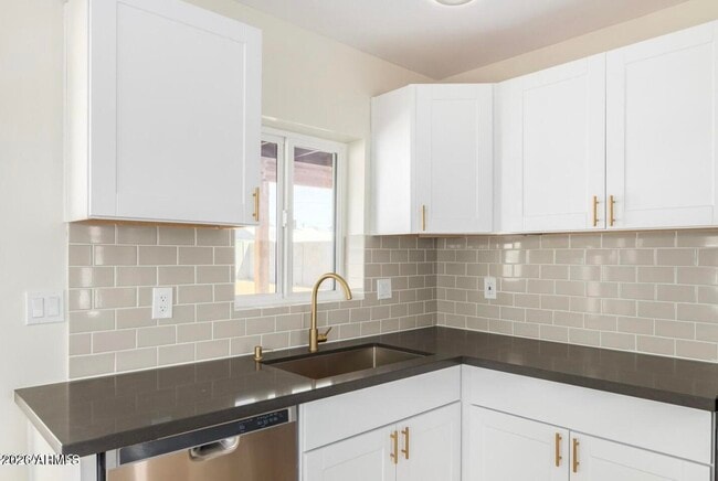 Building Photo - 902 E Fairmount Ave