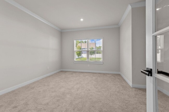 Building Photo - Luxurious 4-bed
