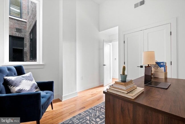 Building Photo - 1221 4 St