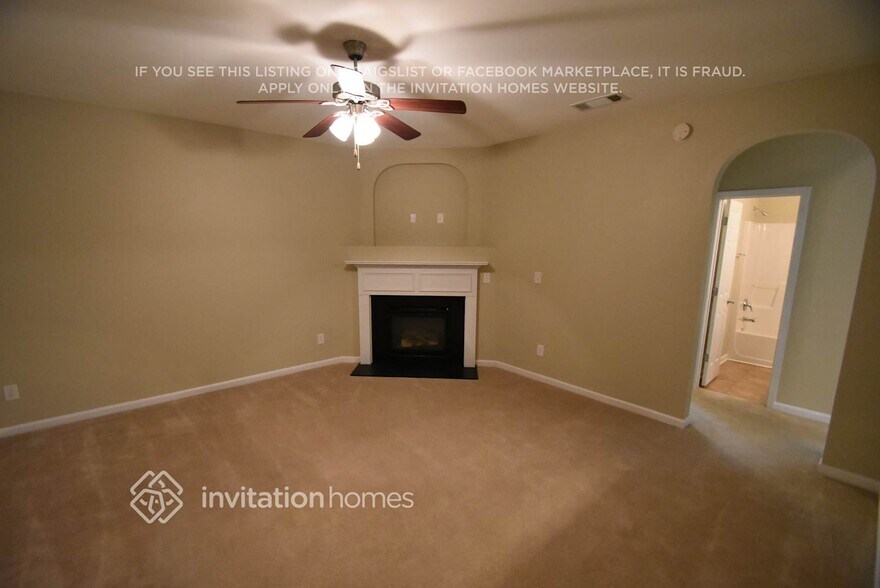 Building Photo - 70 Silver Willow Walk