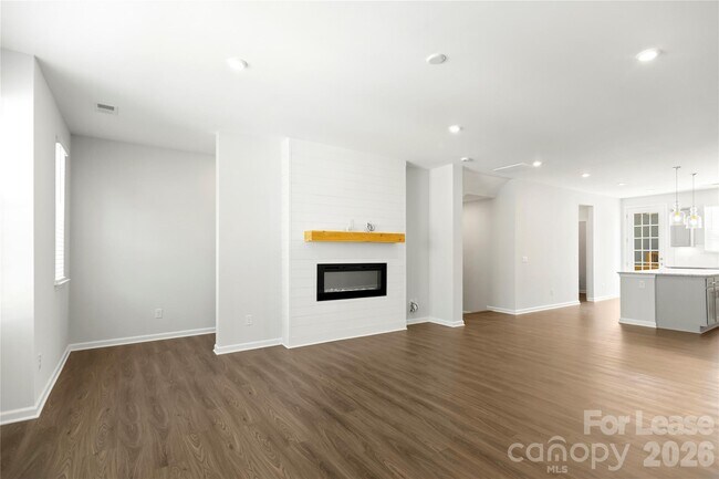 Building Photo - 7113 Brookview Ln