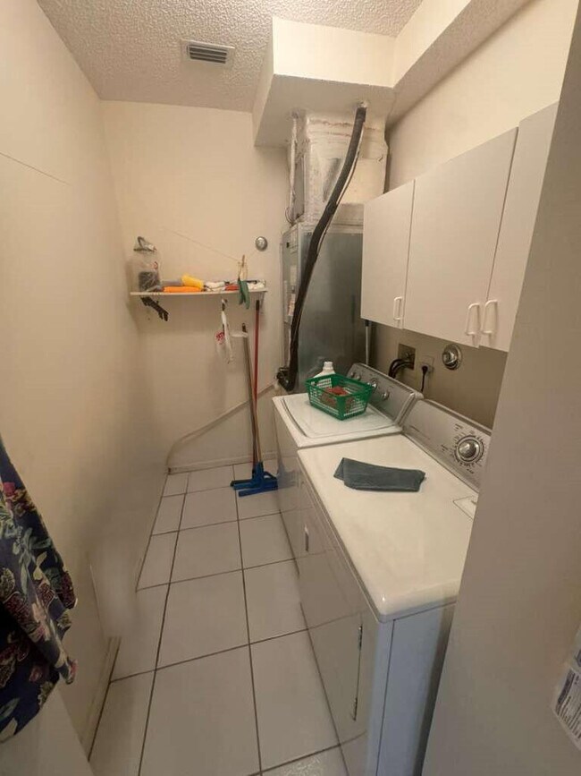 Building Photo - 7874 Laina Ln