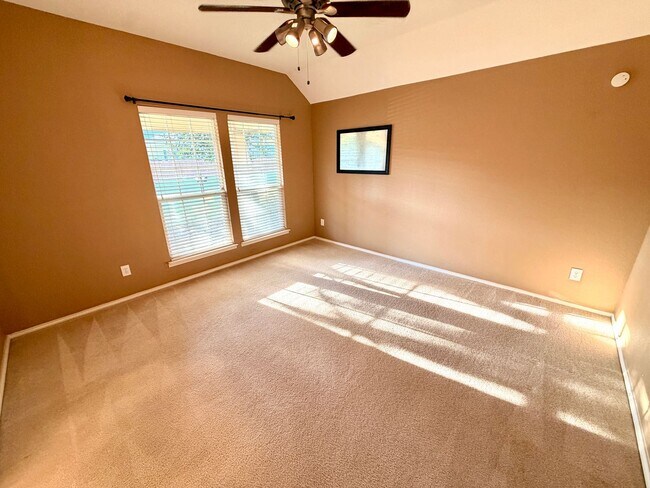 Building Photo - 1413 Lacewing Dr