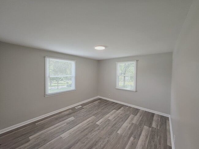 Building Photo - 919 Rexdale Dr