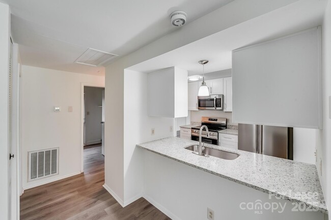Building Photo - 5001 Forest Mountain Ct
