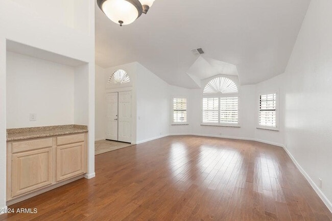 Building Photo - 3350 S Oleander Dr