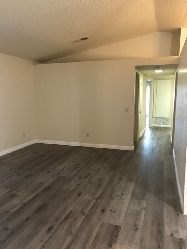 Building Photo - Rancho Meadows