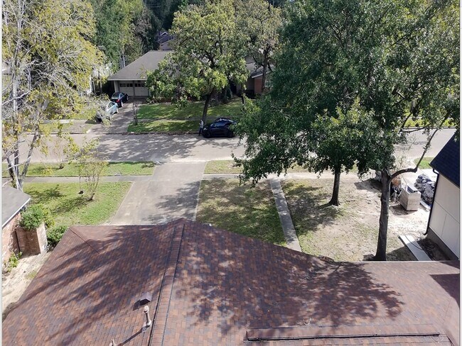 Building Photo - 1327 Moorhead Dr