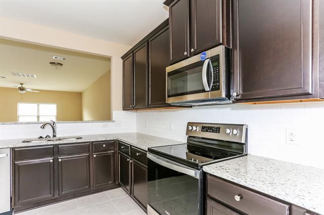 Building Photo - 1421 Park Trails Blvd