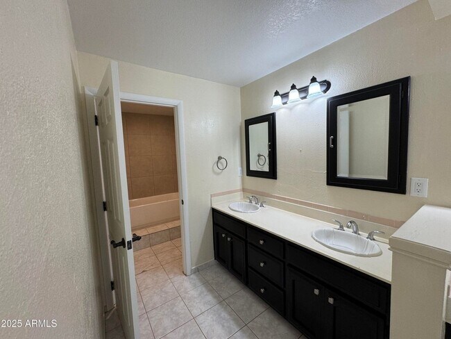 Building Photo - 5502 W Frier Dr
