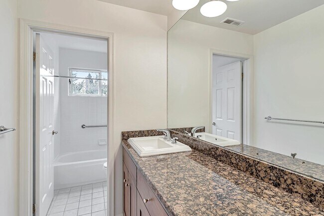 Building Photo - 302 Tadley Ct