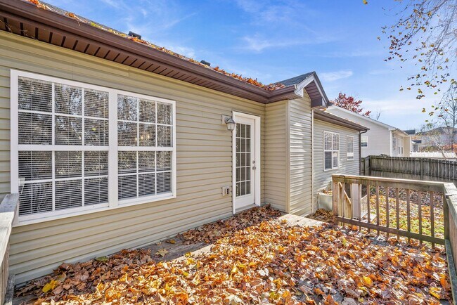 Building Photo - Pet Friendly Three Bedroom!