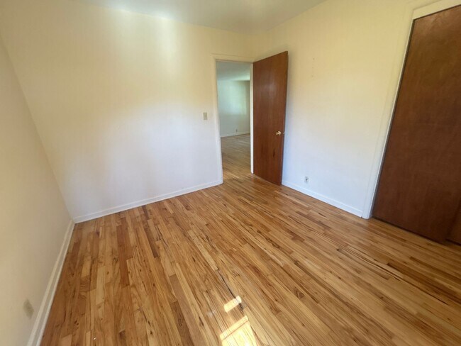 Building Photo - Spacious 2 Bedroom 1 Bath Duplex in Park-Like Setting - Pets Welcome