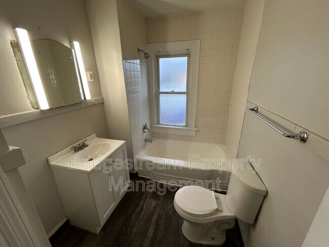 Building Photo - 808 Huffman Ave