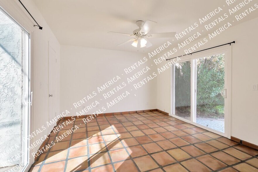 Building Photo - 2076 E Alameda Dr