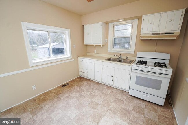 Building Photo - 31339 Old Ocean City Rd