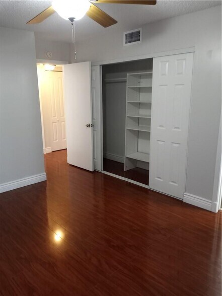 Building Photo - 313 Gardens Dr