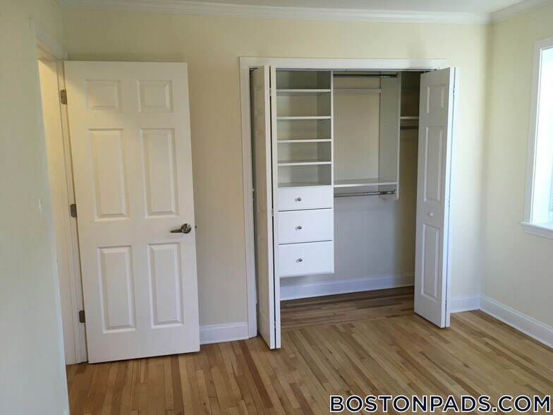 Building Photo - 80 St Paul St