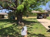 Building Photo - 3 Bedroom/1 Bath - Home Walking Distance to UNT Campus