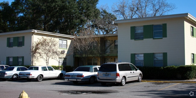 Kingsbury Apartments - Villas on the Hill 1131 & 1137