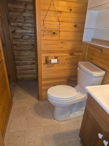 Building Photo - 1960 Saddleback Dr