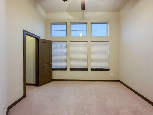 Building Photo - 95 Aventura Pl