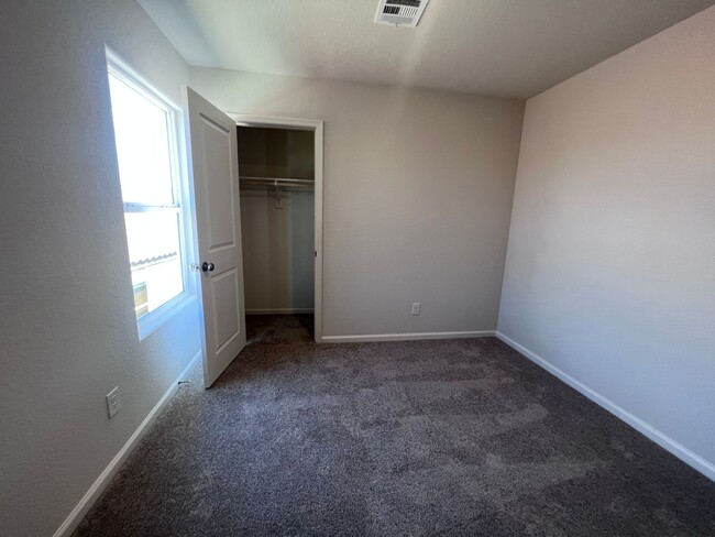 Building Photo - Near New 3BR with All Appliances close to ...