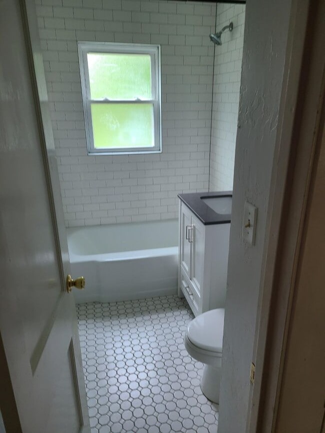 Building Photo - Updated, trendy and Ready for move in! 2 b...