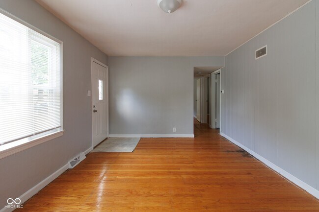 Building Photo - 4430 N Longworth Ave