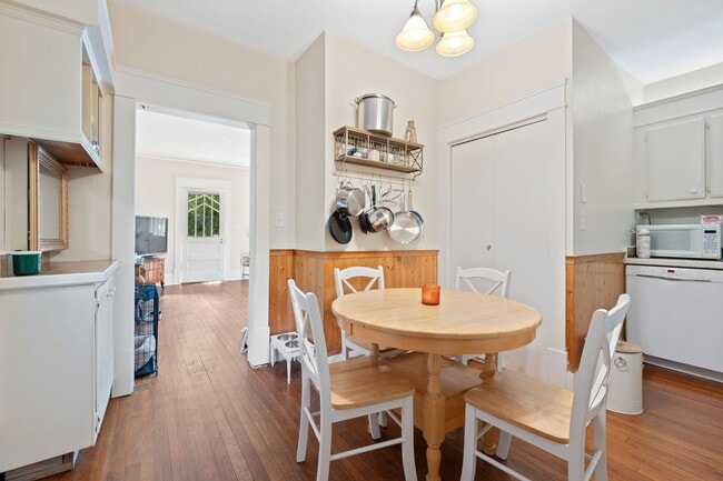 Building Photo - Prime UNC Location – 2BR Home Across from UNC Public Health