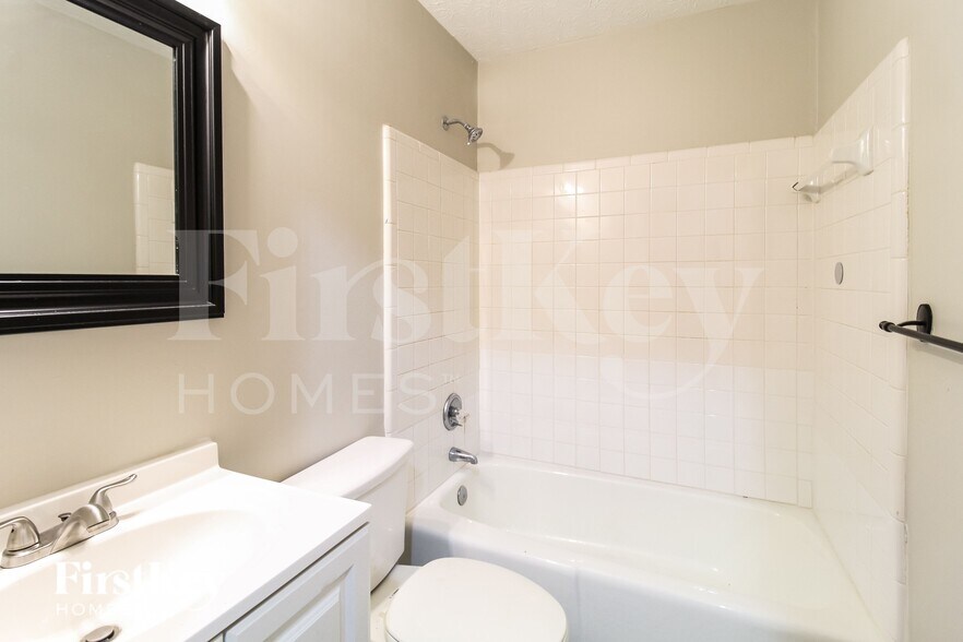 Building Photo - 1394 Cone Cir