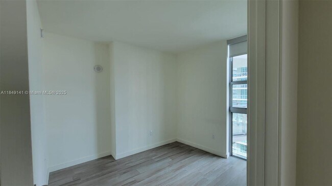 Building Photo - 1100S S Miami Ave