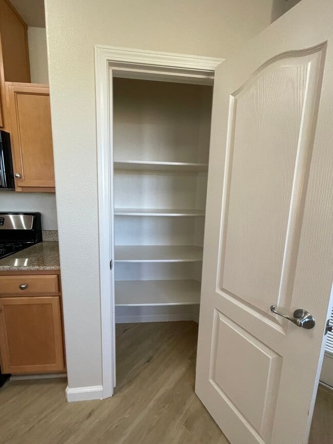 Building Photo - Vessona: Desirable Gated Community: 2bdrm 2bath with Loft!