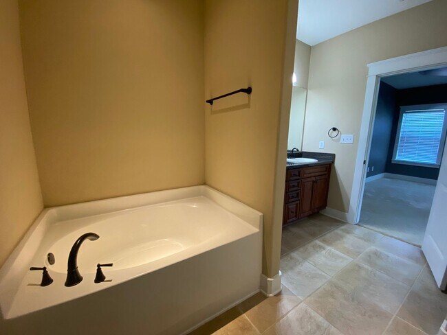 Building Photo - 3 Bedroom/2.5 Bathroom Home in Daphne