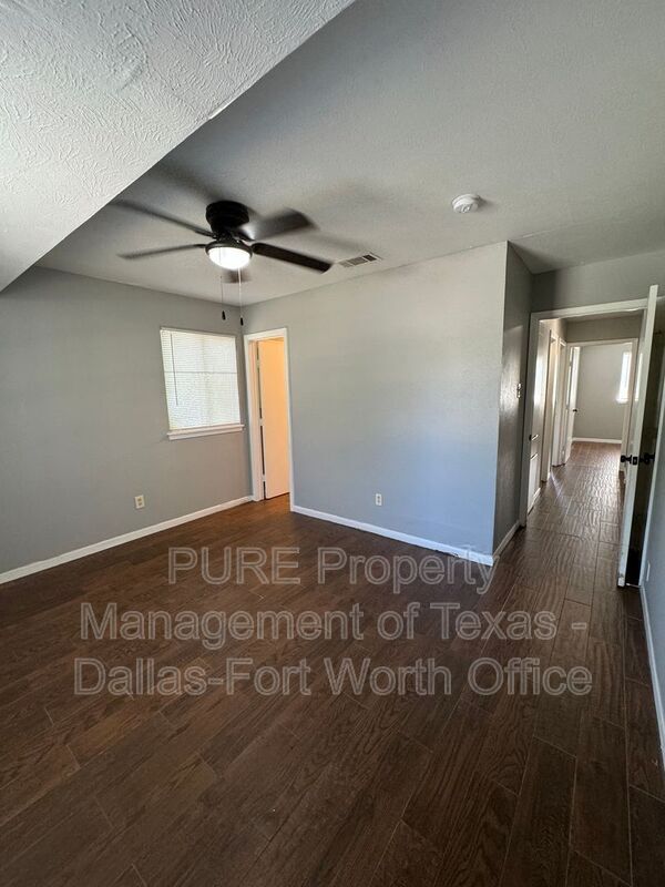Building Photo - 4256 Ambrose Dr